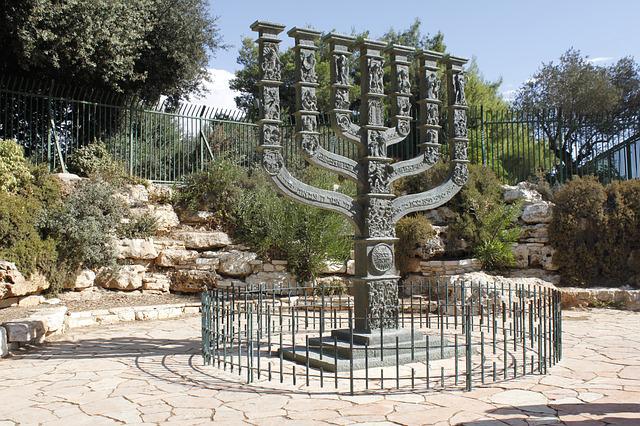 בשביל לזכותך